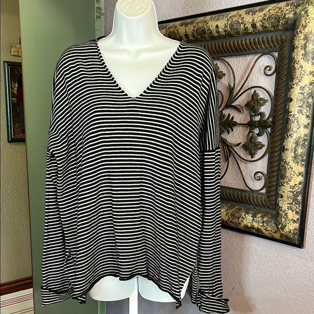 Eileen Fisher Oversized Sweater Black and White Striped V-Neck Long Sleeve Sz L